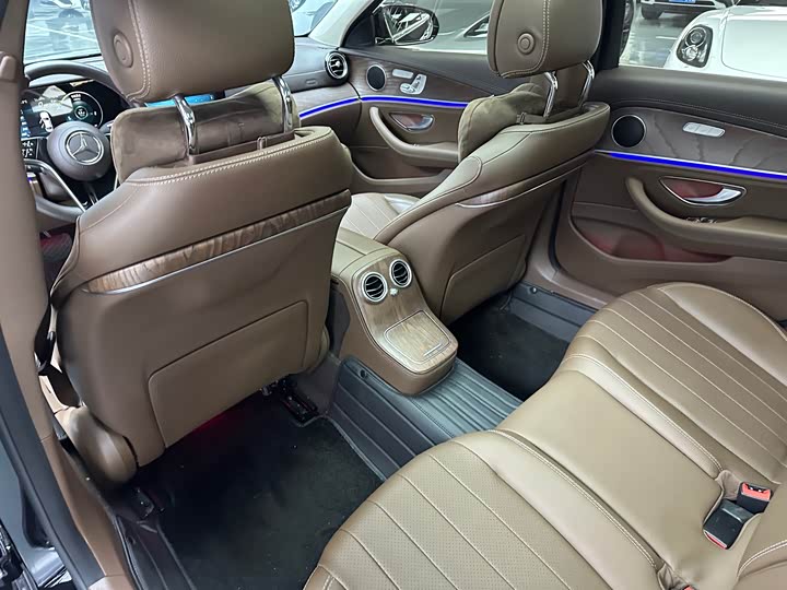 Фото 9 - Mercedes-Benz E-Class