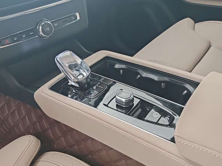 Фото 13 - Volvo XC90 Hybrid