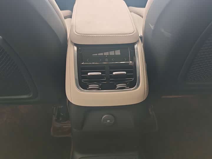 Фото 19 - Volvo XC90 Hybrid