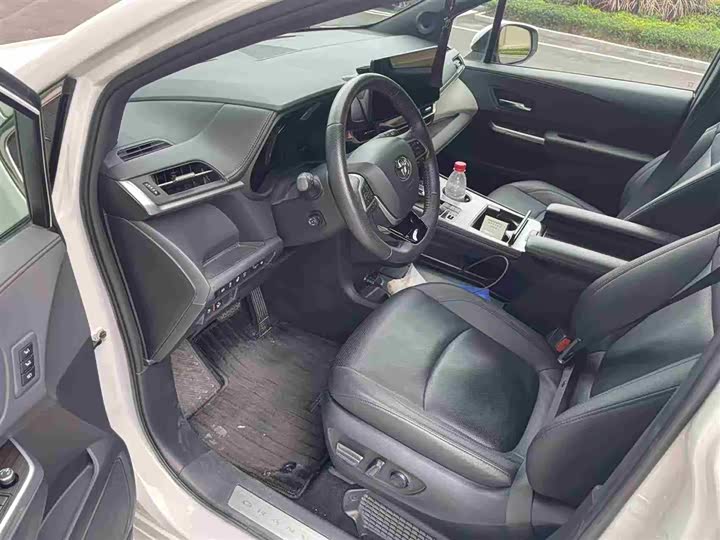 Фото 4 - Toyota Granvia