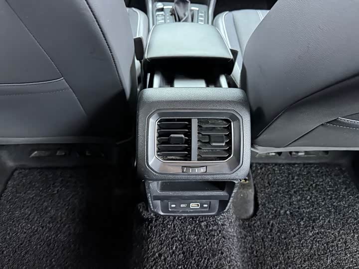 Фото 10 - Volkswagen Tiguan L Pro