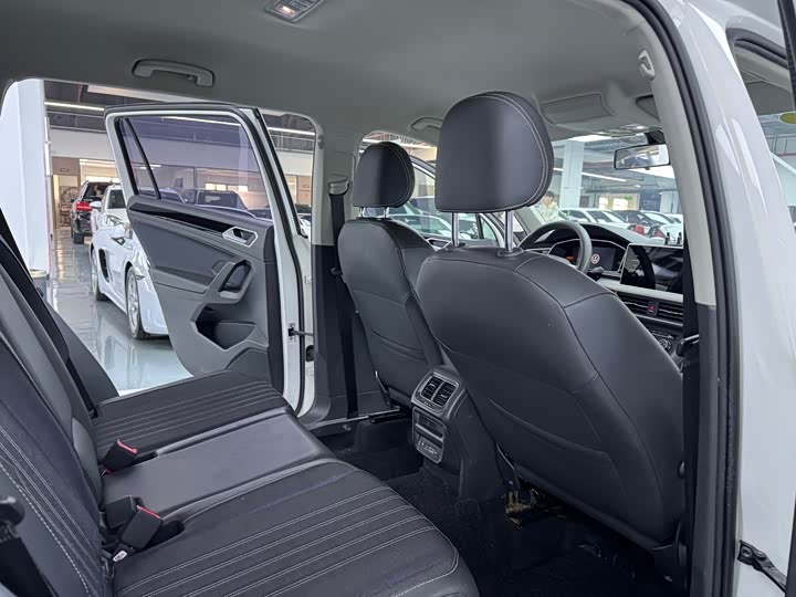 Фото 12 - Volkswagen Tiguan L Pro