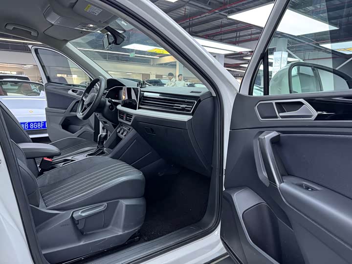 Фото 13 - Volkswagen Tiguan L Pro