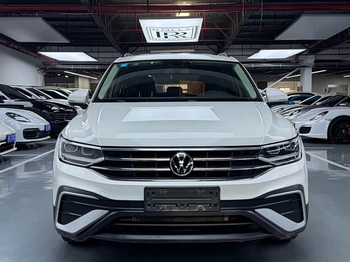 Фото 2 - Volkswagen Tiguan L Pro