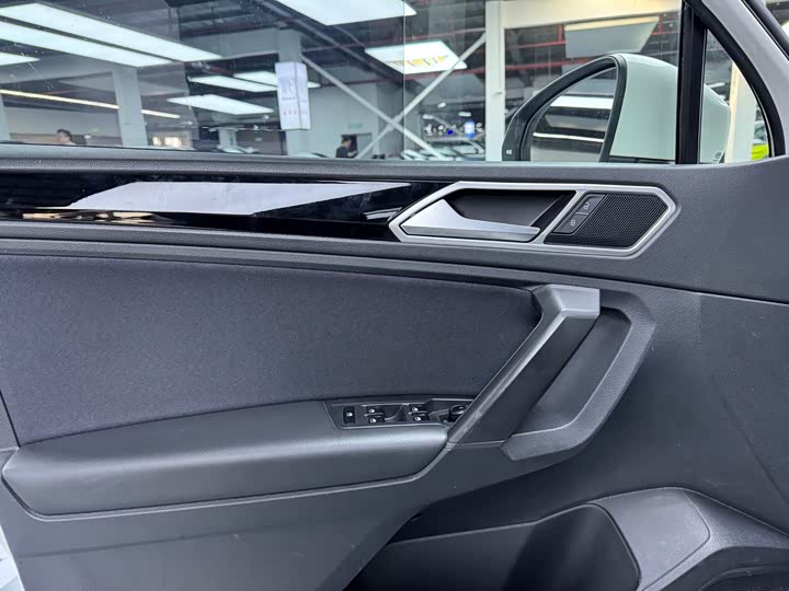 Фото 5 - Volkswagen Tiguan L Pro