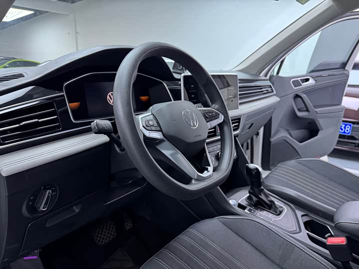 Фото 6 - Volkswagen Tiguan L Pro