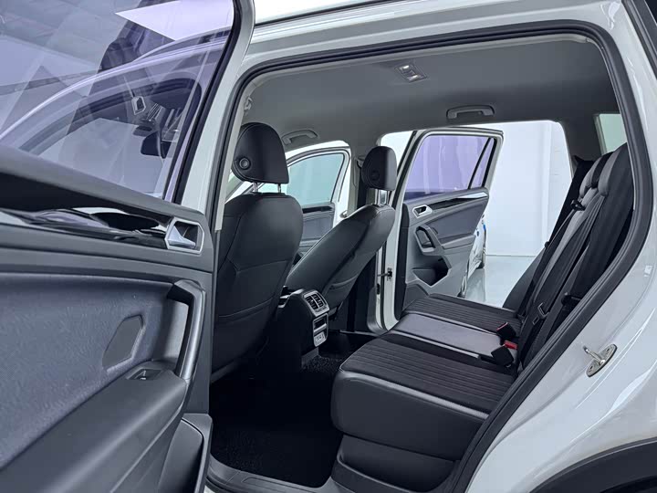 Фото 7 - Volkswagen Tiguan L Pro