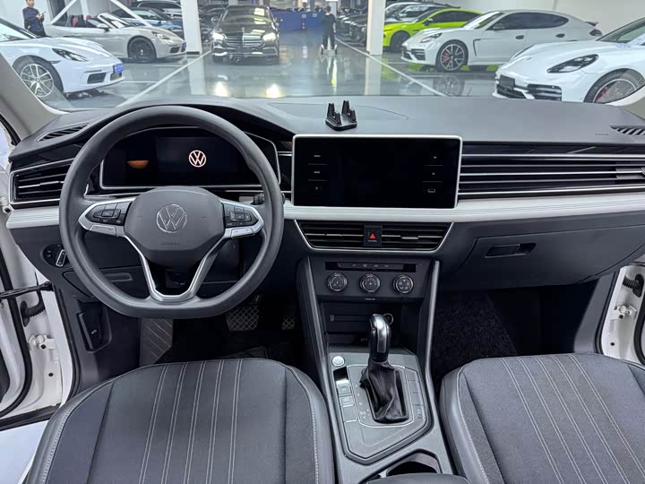 Фото 9 - Volkswagen Tiguan L Pro