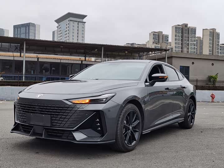 Фото 1 - Changan UNI-V Hybrid