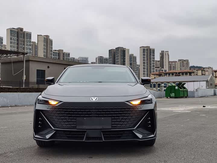 Фото 2 - Changan UNI-V Hybrid