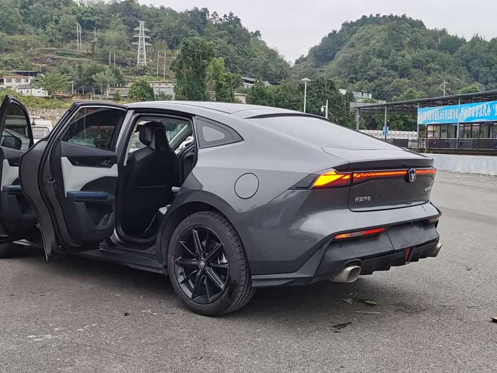 Фото 4 - Changan UNI-V Hybrid