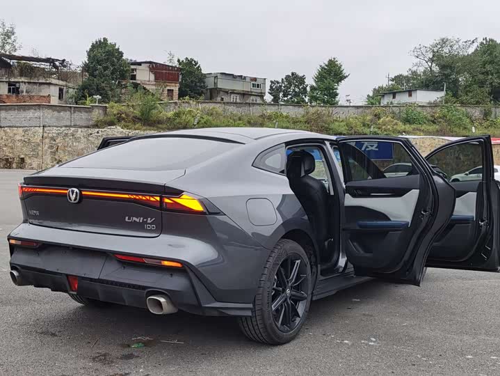 Фото 5 - Changan UNI-V Hybrid