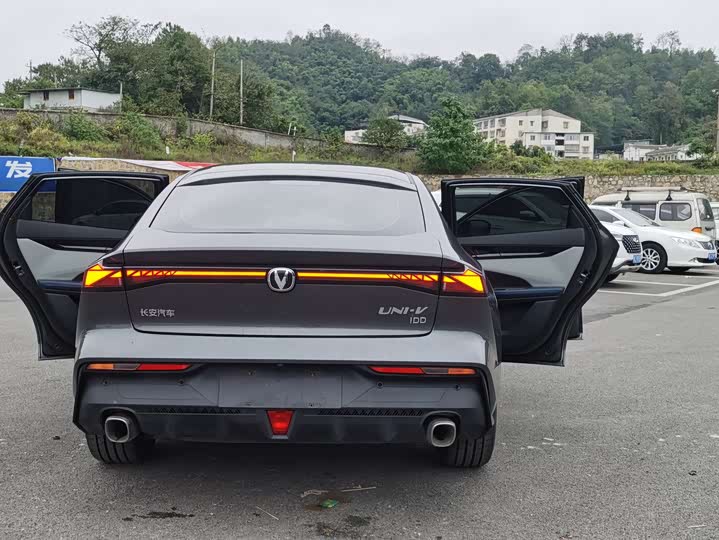 Фото 6 - Changan UNI-V Hybrid