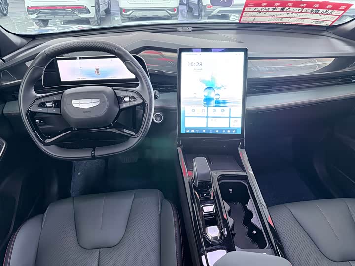 Фото 13 - Geely Atlas