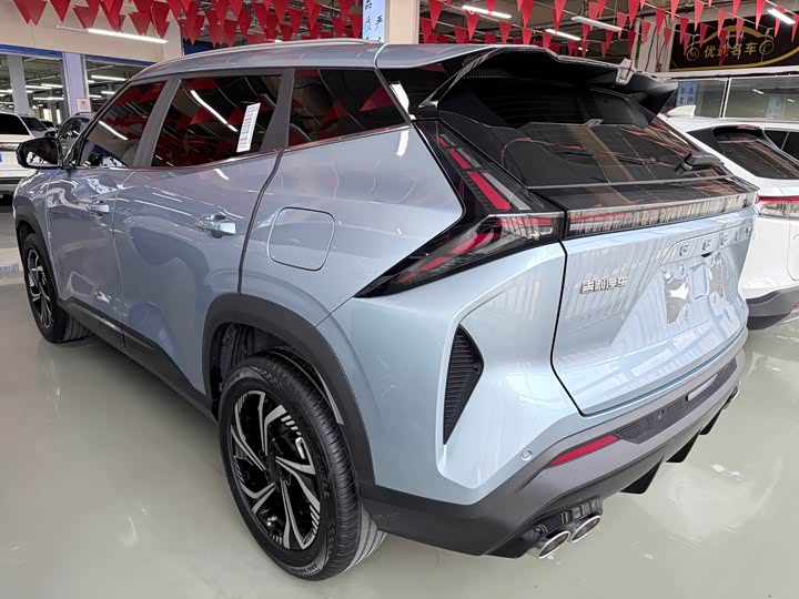 Фото 17 - Geely Atlas