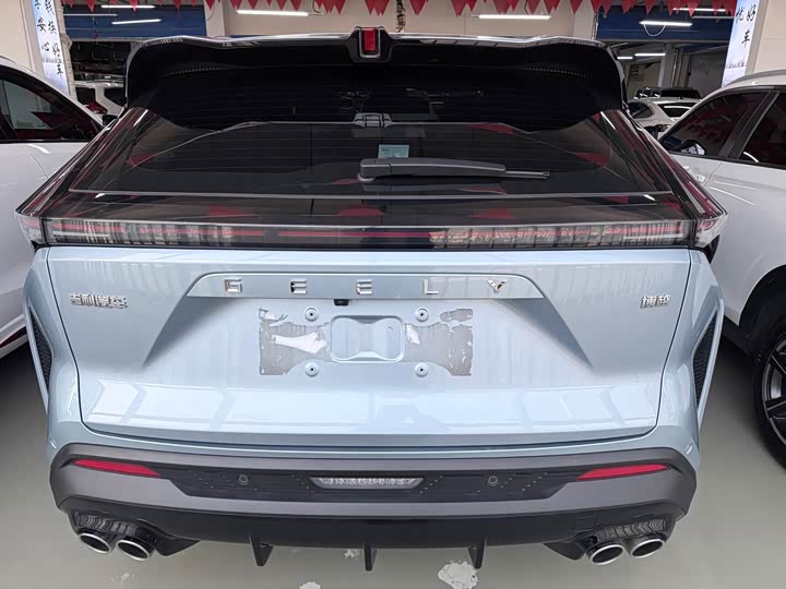 Фото 18 - Geely Atlas