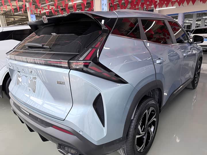 Фото 19 - Geely Atlas