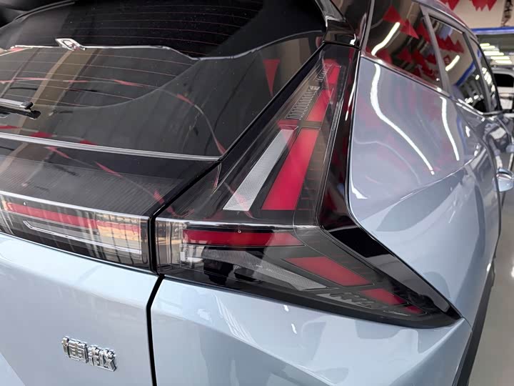 Фото 20 - Geely Atlas