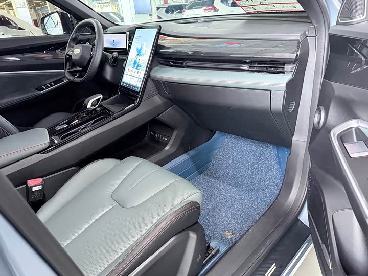 Фото 21 - Geely Atlas