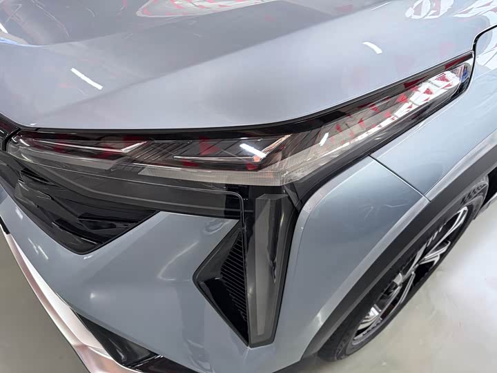 Фото 4 - Geely Atlas