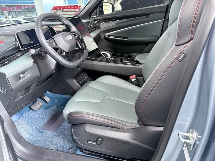 Фото 8 - Geely Atlas