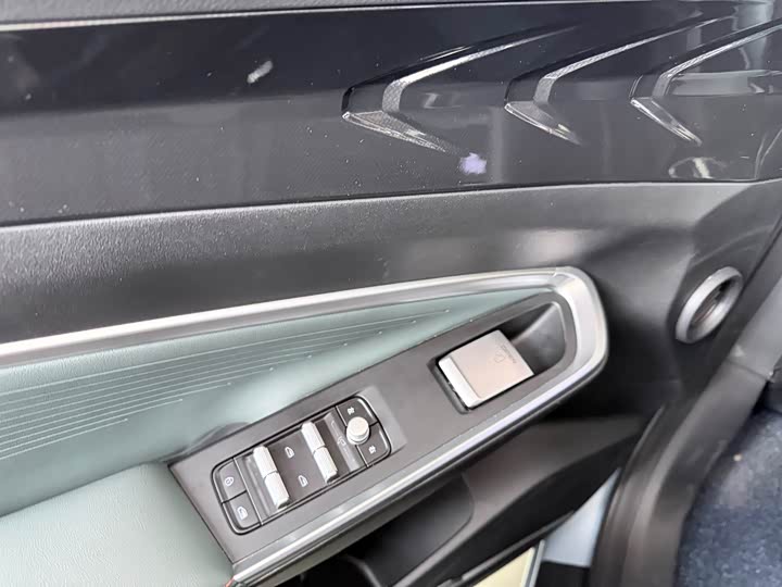 Фото 9 - Geely Atlas