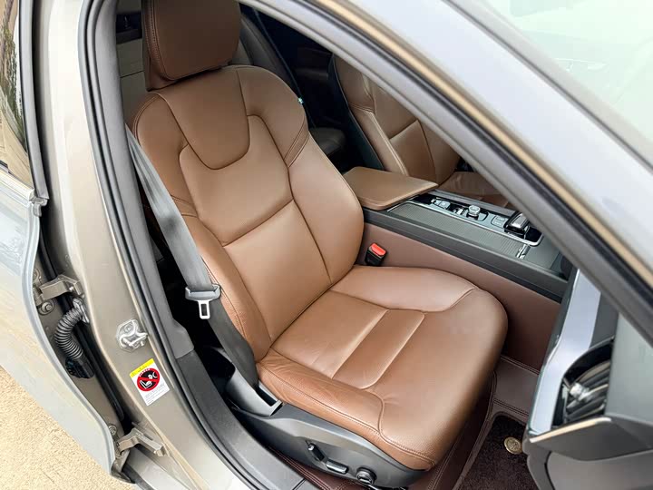 Фото 21 - Volvo V60