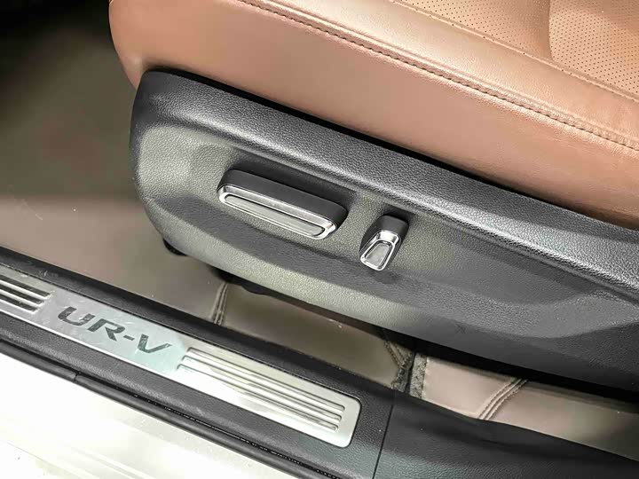 Фото 10 - Honda UR-V