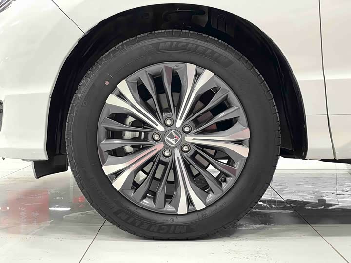 Фото 11 - Honda UR-V