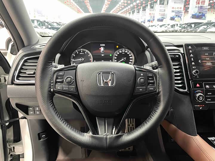 Фото 4 - Honda UR-V