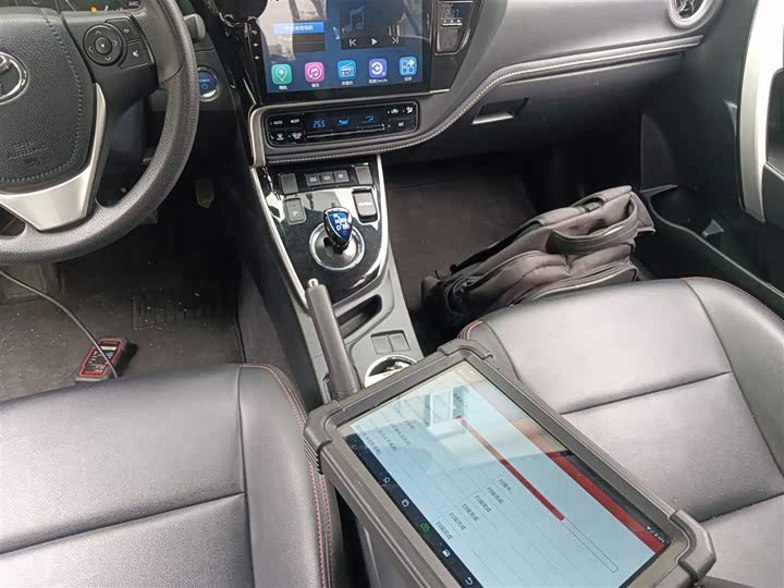 Фото 14 - Toyota Corolla Hybrid