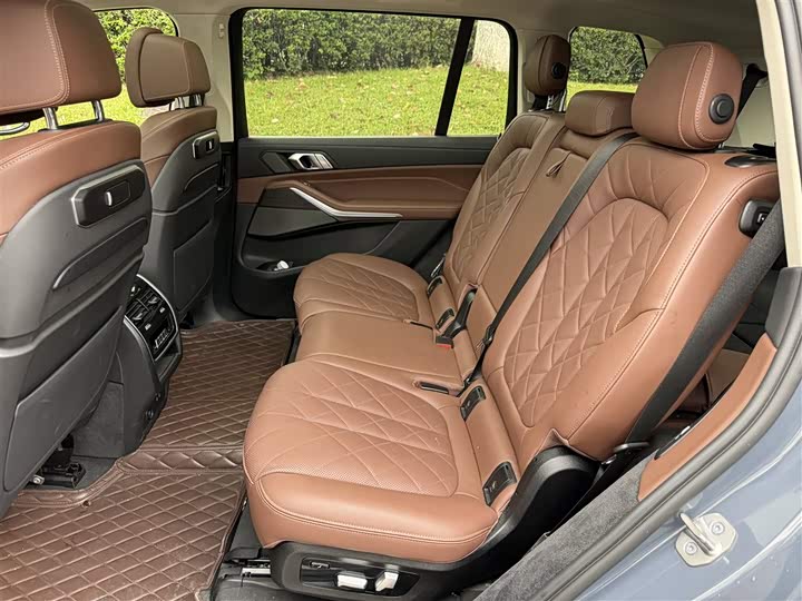 Фото 10 - BMW X7