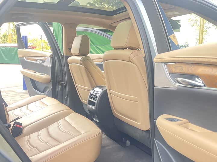 Фото 16 - Cadillac XT5