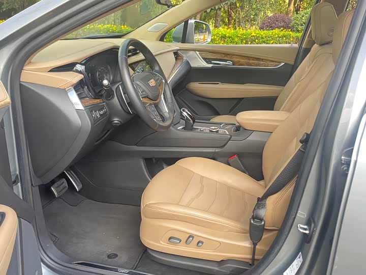 Фото 4 - Cadillac XT5