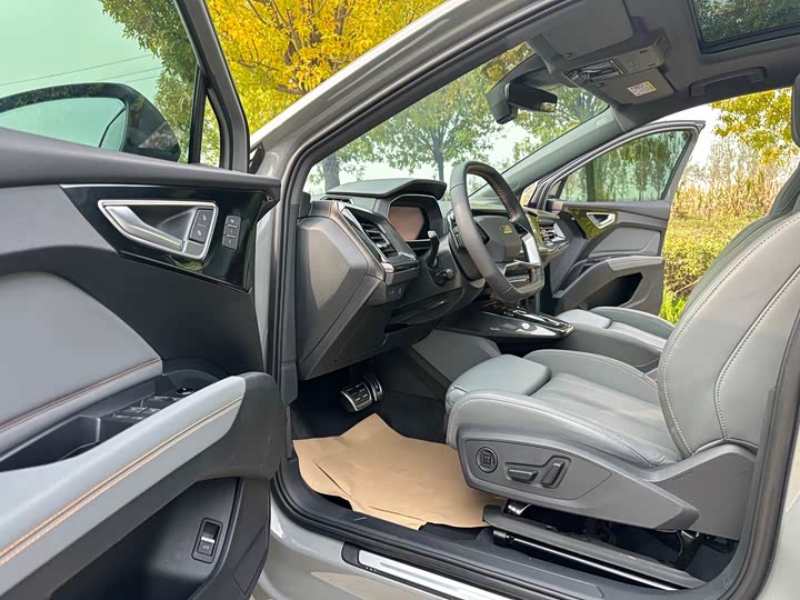 Фото 12 - Audi Q4 e-tron