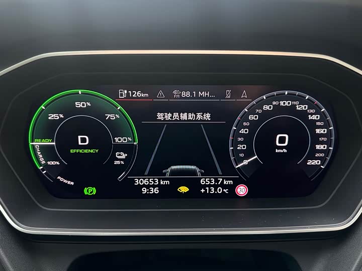 Фото 13 - Audi Q4 e-tron