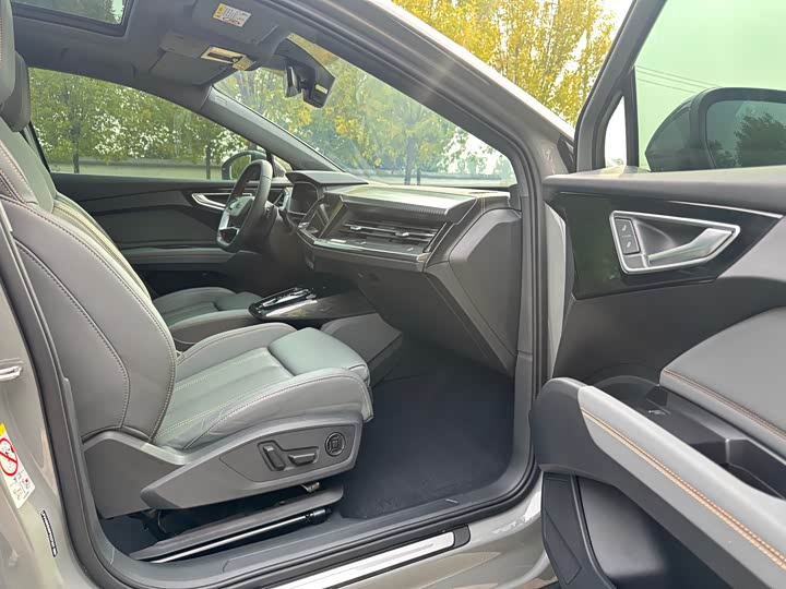 Фото 18 - Audi Q4 e-tron