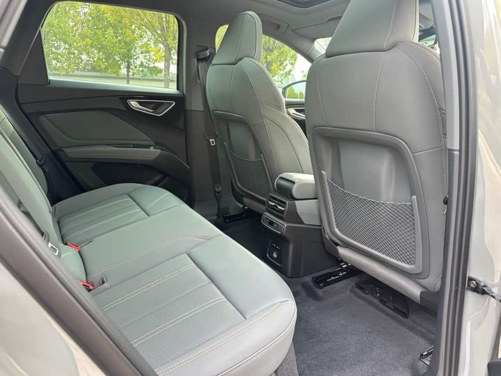 Фото 24 - Audi Q4 e-tron