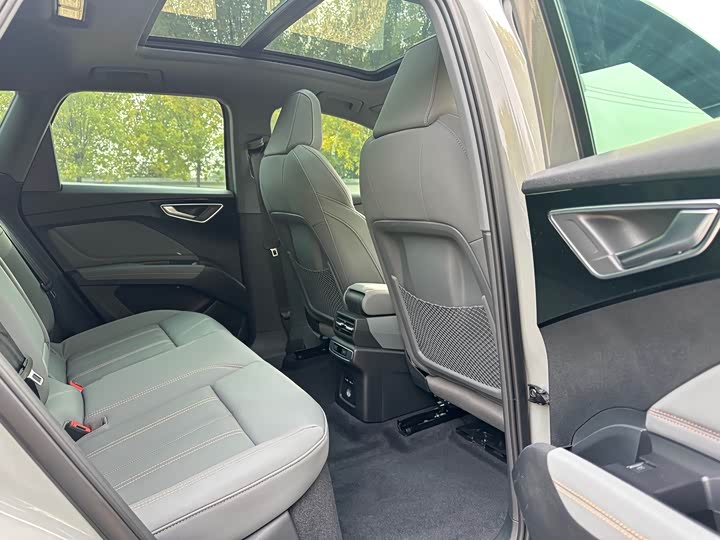 Фото 25 - Audi Q4 e-tron