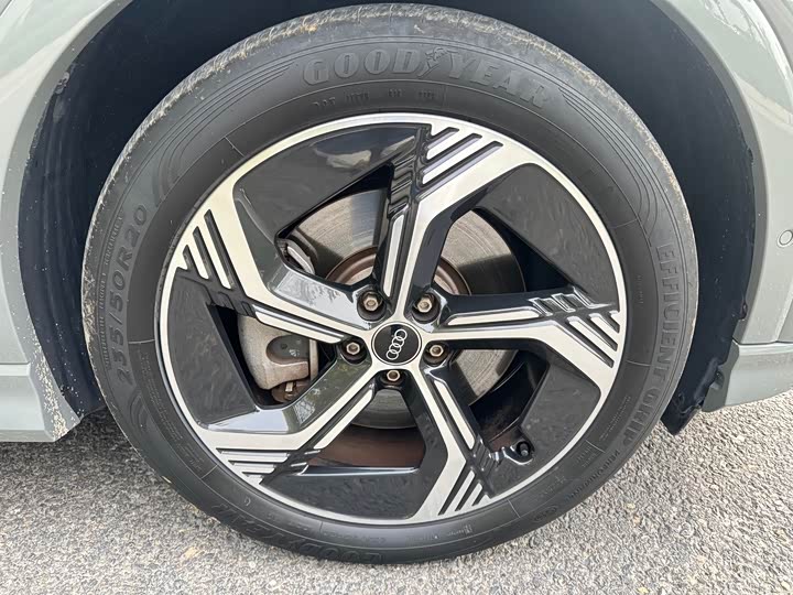 Фото 28 - Audi Q4 e-tron