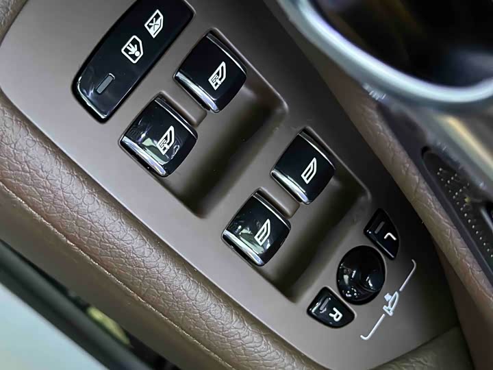 Фото 10 - Volvo S90