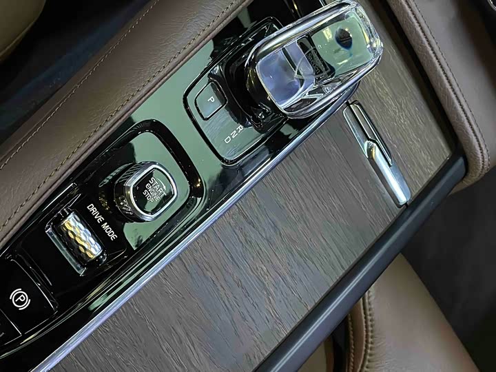 Фото 12 - Volvo S90