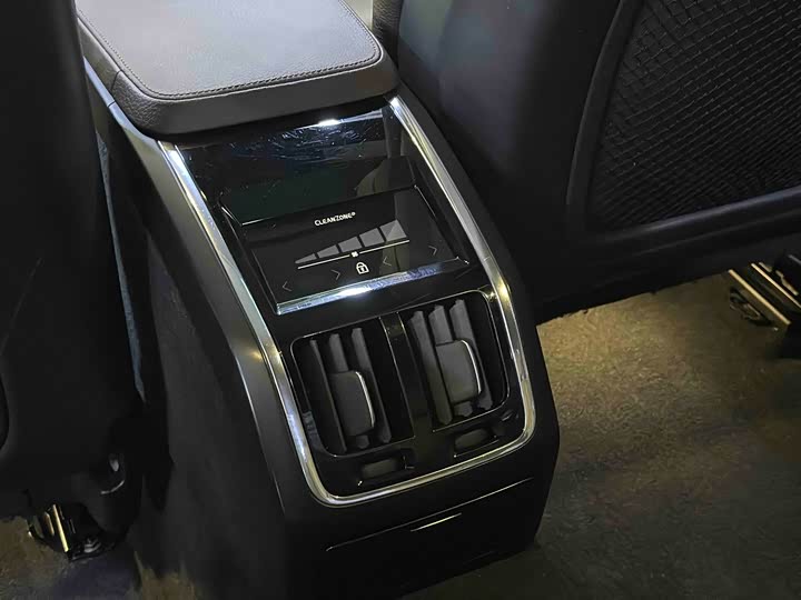 Фото 16 - Volvo S90