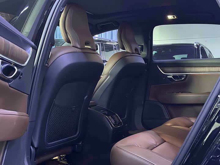 Фото 8 - Volvo S90