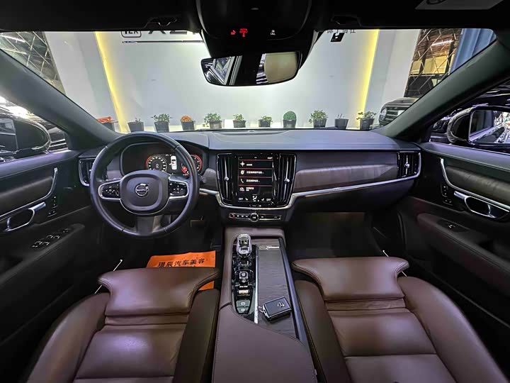 Фото 9 - Volvo S90