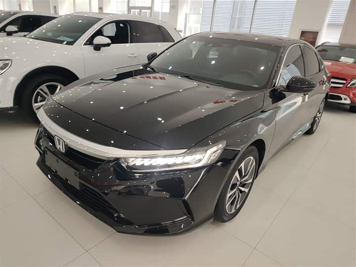 Фото 2 - Honda Inspire