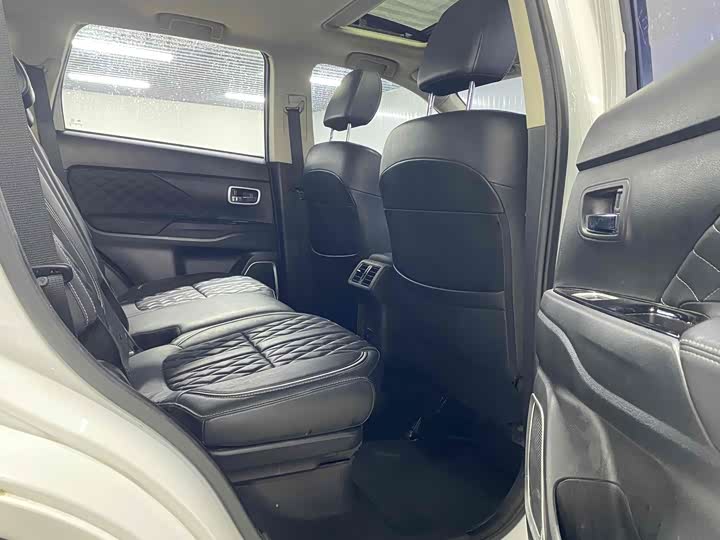 Фото 10 - Mitsubishi Outlander