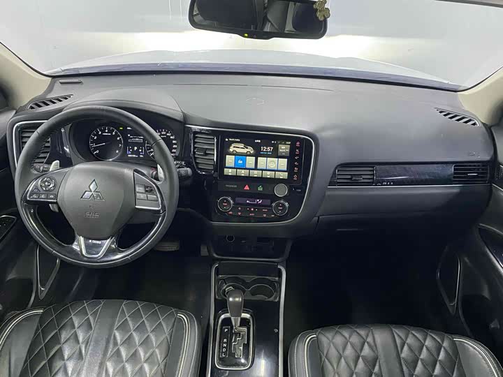 Фото 11 - Mitsubishi Outlander