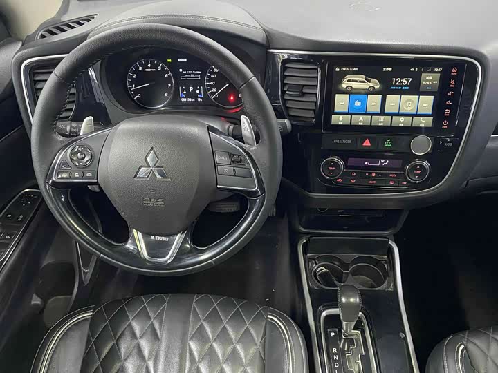 Фото 12 - Mitsubishi Outlander