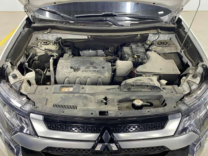 Фото 16 - Mitsubishi Outlander